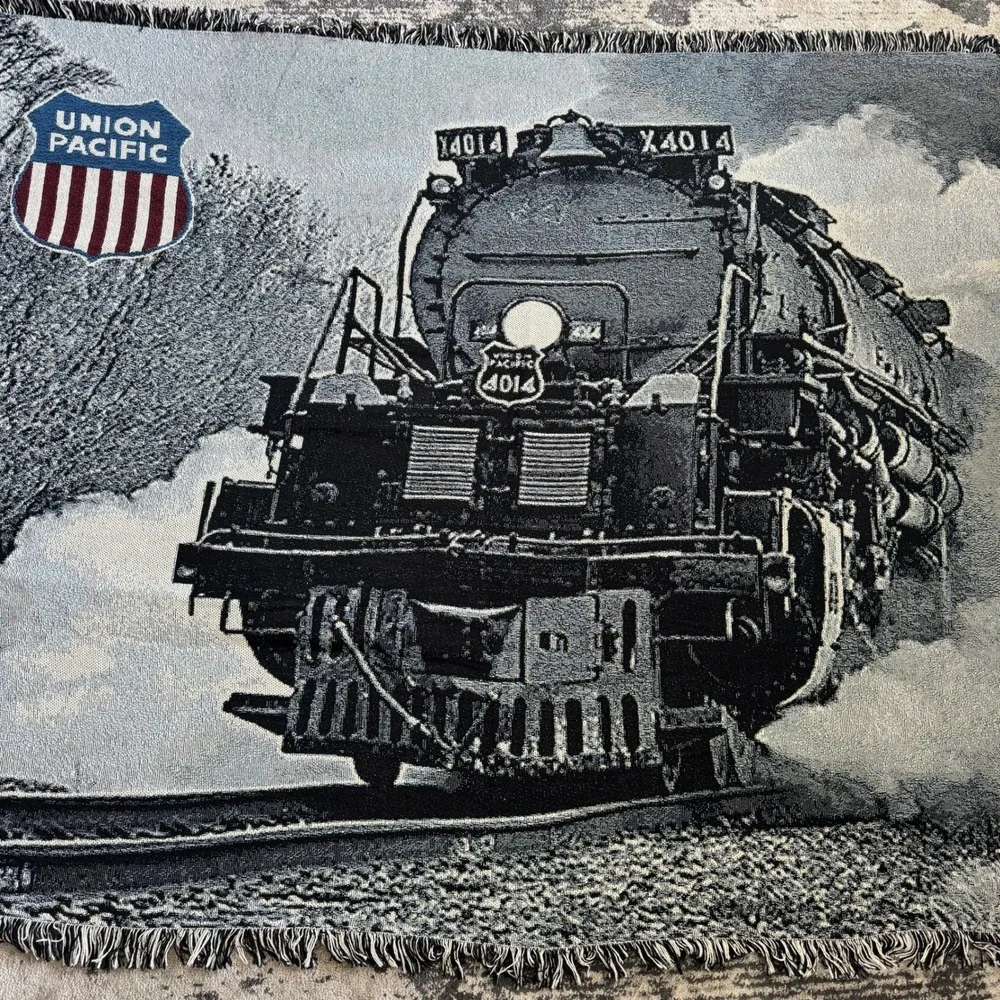 Union Pacific Big Boy 4014 Steam Locomotive Woven Tapestry Throw Blanket Fringe - Picture 1 of 8
